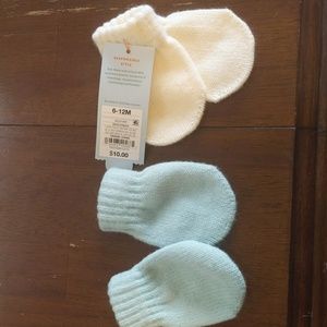 2 pair mittens 0-12 months